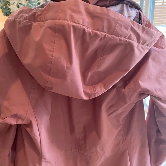 Lululemon Rain Jacket - Picture 8 of 12